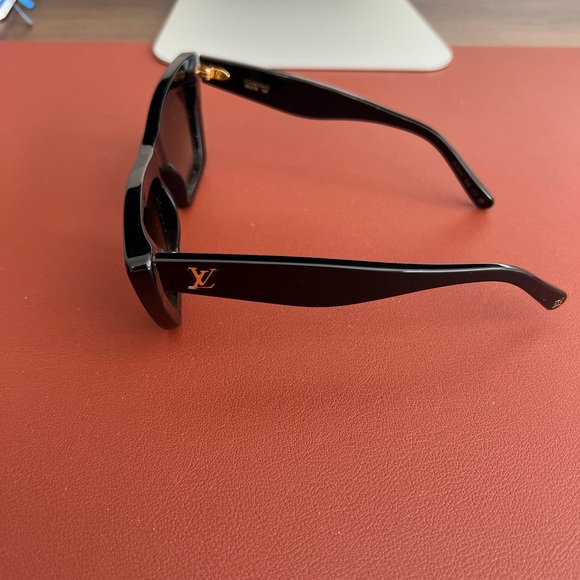 Louis Vuitton - Chic Black Cat-Eye Sunglasses - Picture 2 of 8